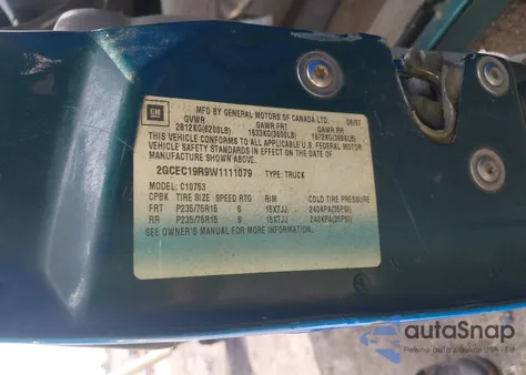 1998 Chevrolet C1500 Fleetside z USA, uszkodzony, nr VIN 2GCEC19R9W1111079